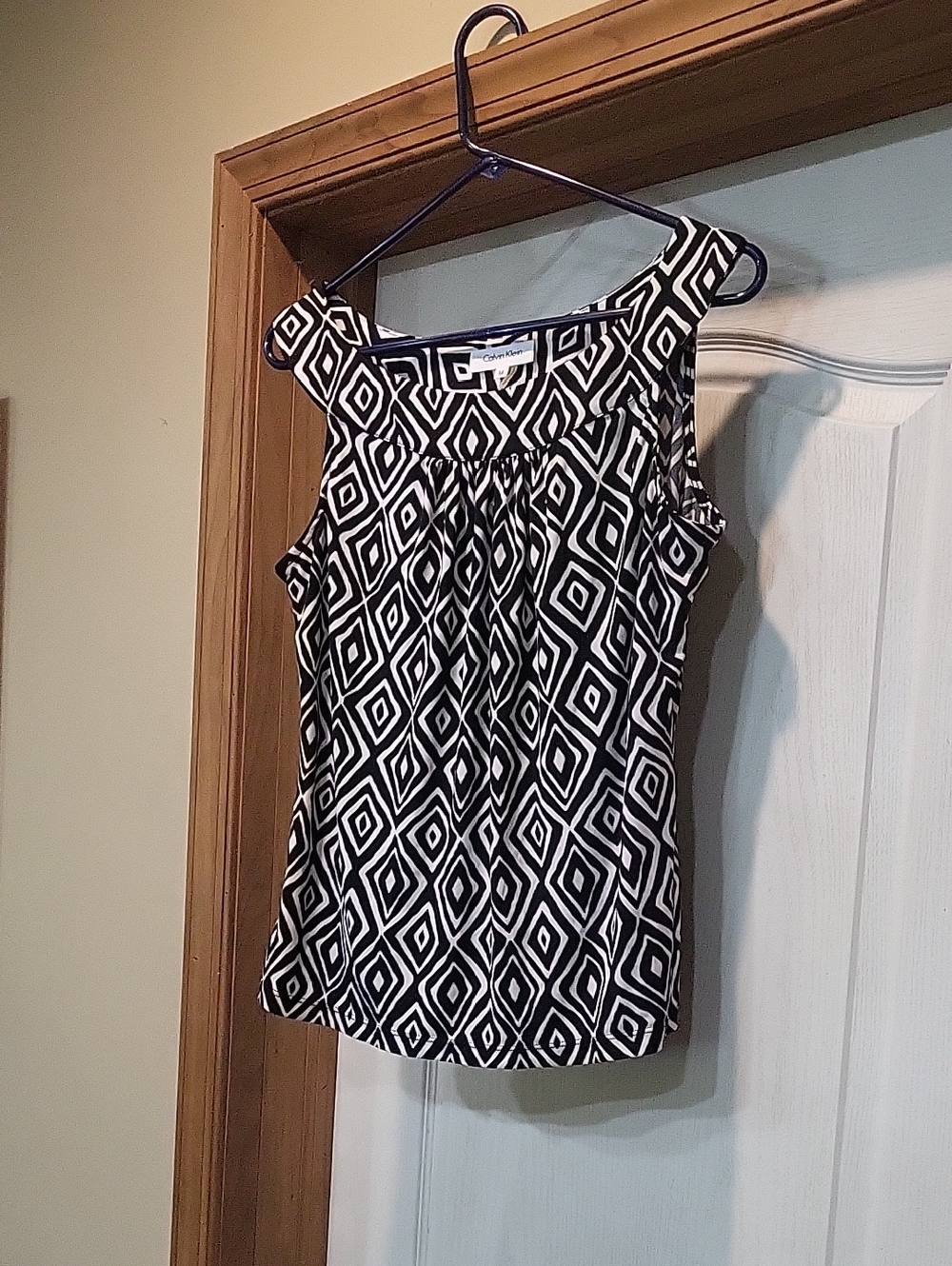 Calvin Klein Black & White Geometric Sleeveless Top